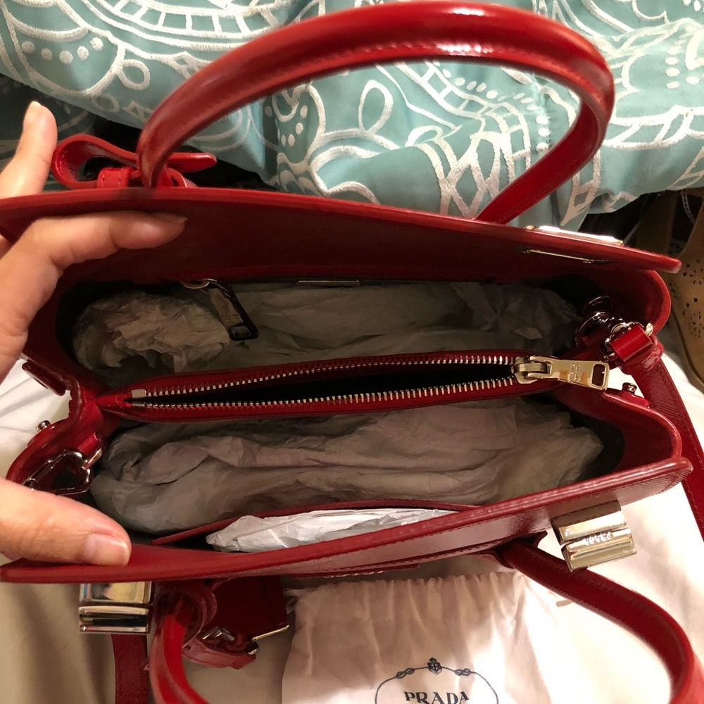 Prada saffiano rosso - Picture 3 of 8